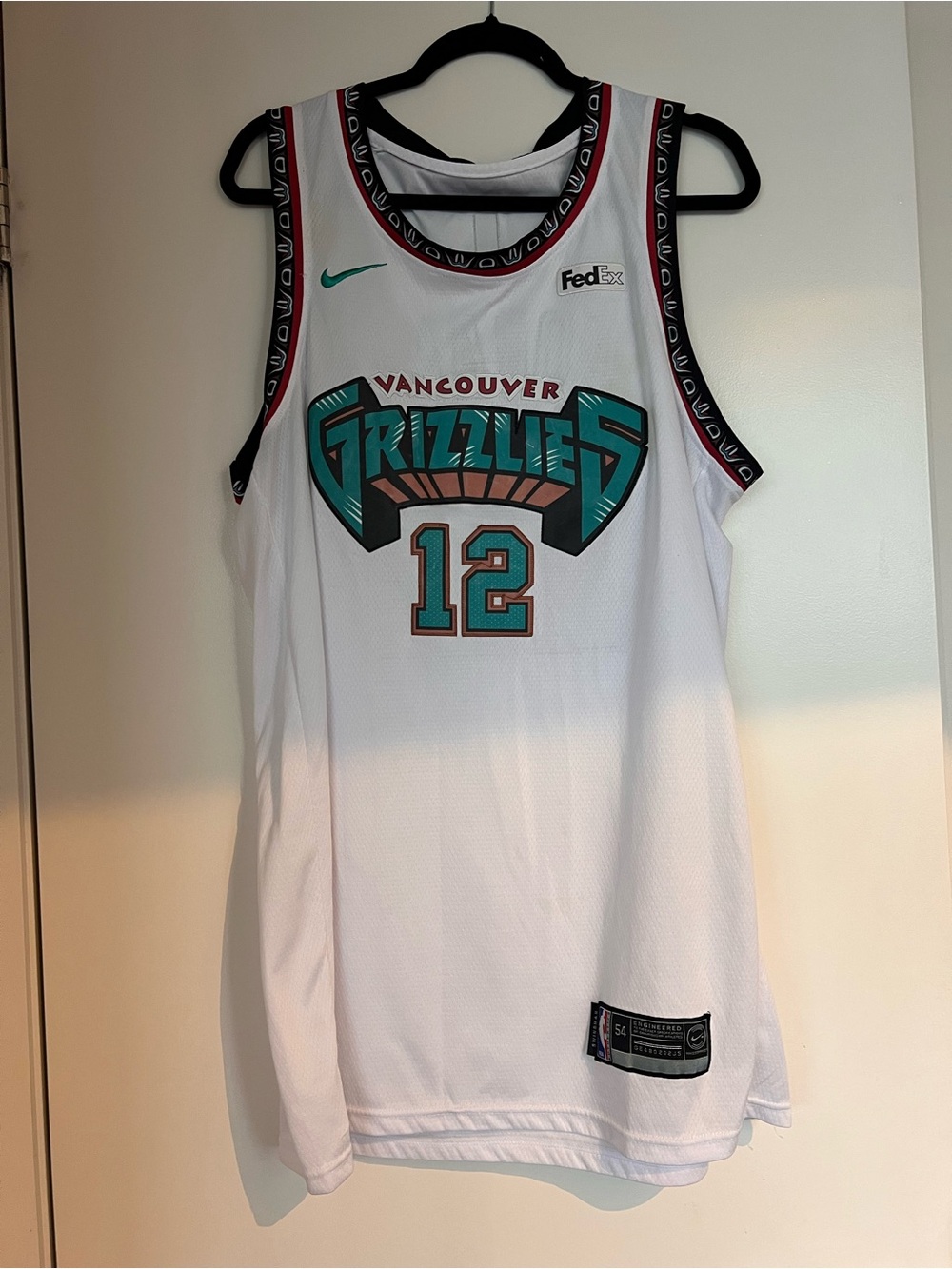 ***NOT AUTHENTIC *** White Basketball Jersey men’s XL